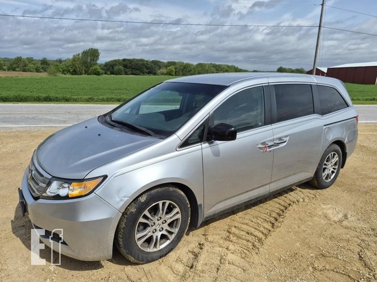 2011-honda-odyssey-image-1
