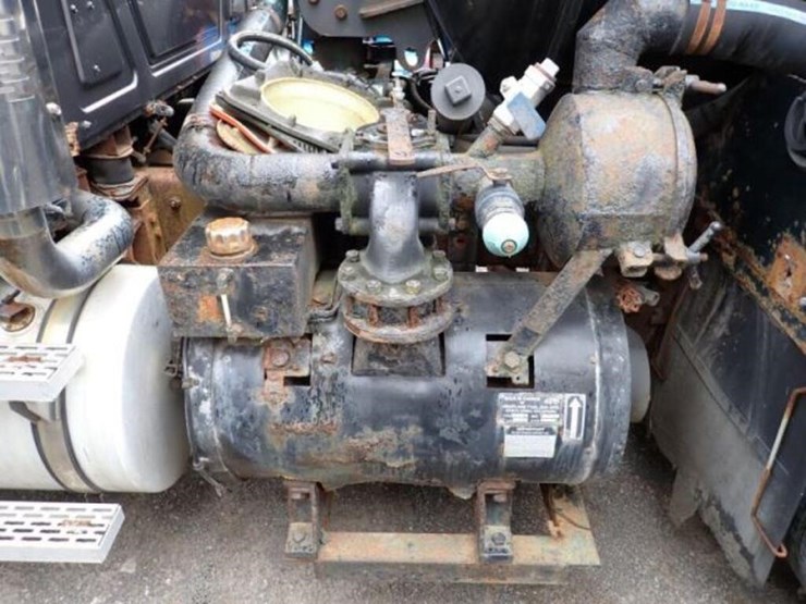 inoperable-2005-mack-cv713-granite-tri/a-vacuum-tr-image-42