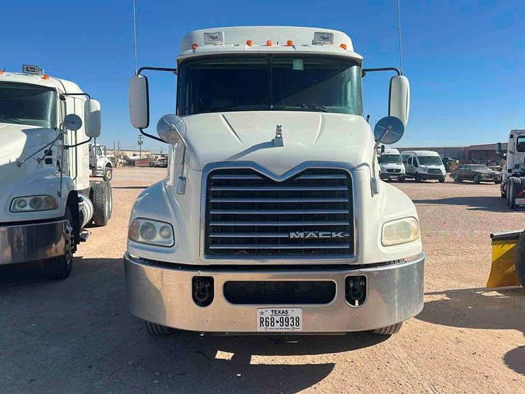2018-mack-cxu-(pinnacle)-image-3
