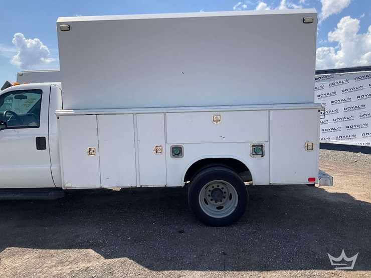 2015-ford-f550-image-27