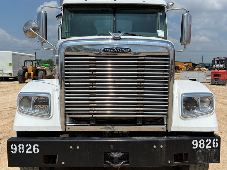 2016-freightliner-coronado-122-sd-image-2
