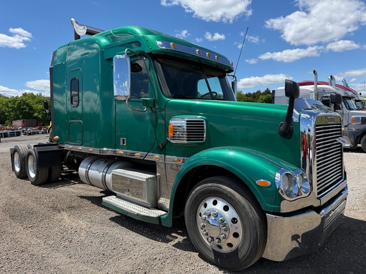 #89-•-2015-freightliner-coronado-road-tractor-image-1