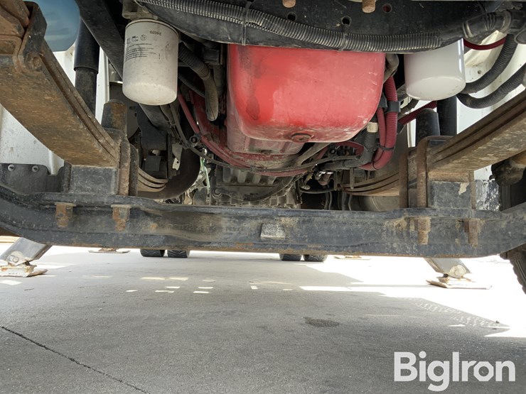 2012-freightliner-m2-106-image-18