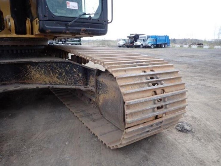 2015-caterpillar-349fl-image-30