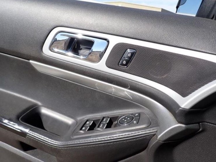 2014-ford-explorer-xlt-image-18