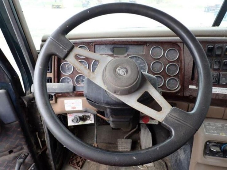 inoperable-2005-mack-cv713-tri/a-vacuum-truck-1m2a-image-14