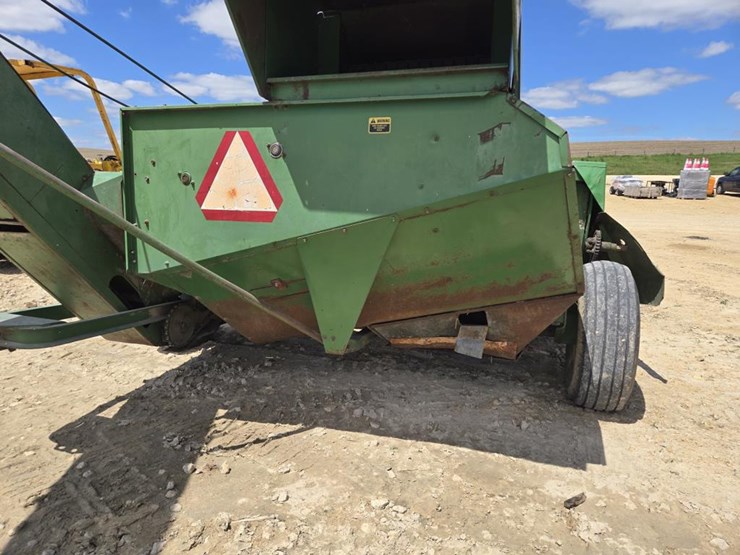 john-deere-300-image-10