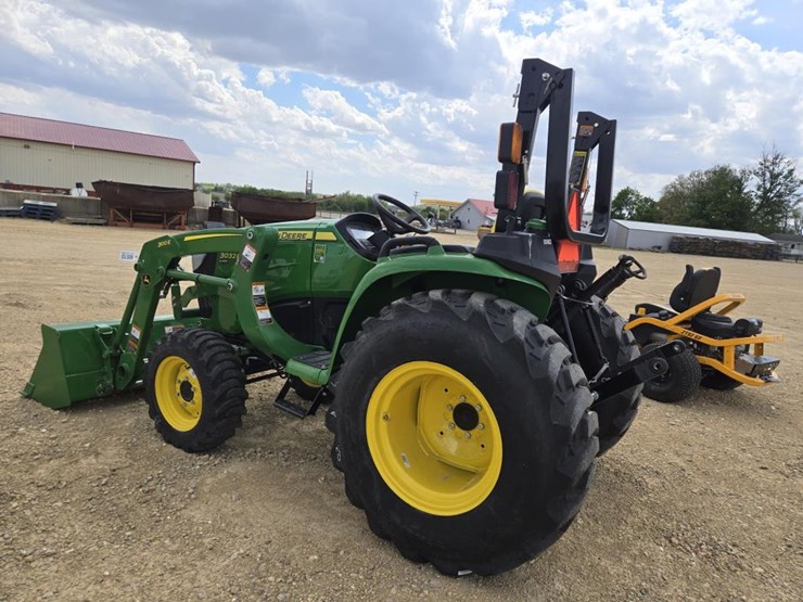 2025-john-deere-3032e-image-12