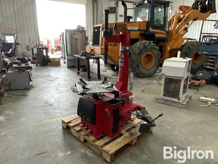 2025-massey-ferguson-730-image-1