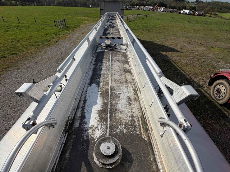 2014-polar-fuel-trailer-image-15