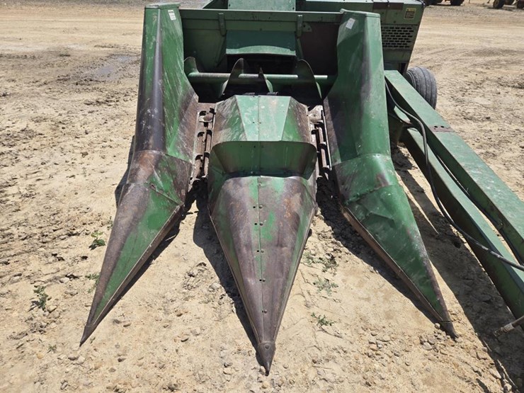 john-deere-300-image-17
