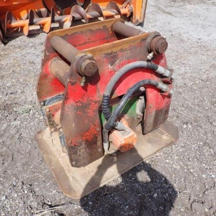 GenPac 30 In. Hydraulic Plate Compactor