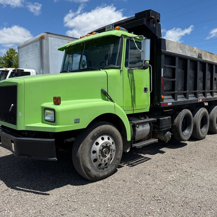 #86 • 1993 VOLVO TRI-AXLE DUMP TRUCK