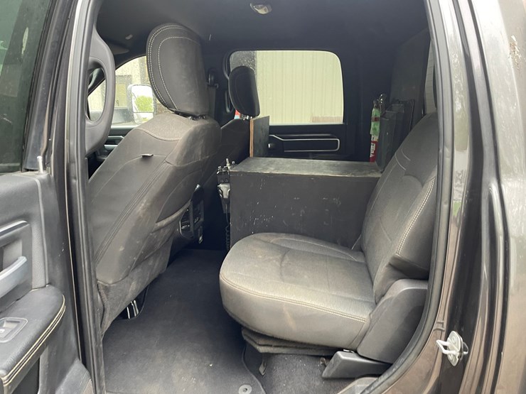 2019-dodge-ram-3500-image-33