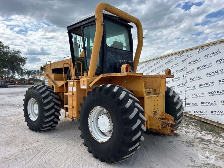 vanguard-v215-ph-4wd-articulating-heavy-haul-agricultural-tractor-image-4
