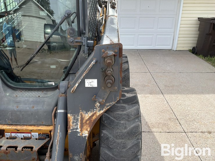 2014-deere-320e-image-13