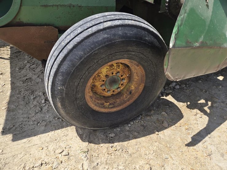 john-deere-300-image-13