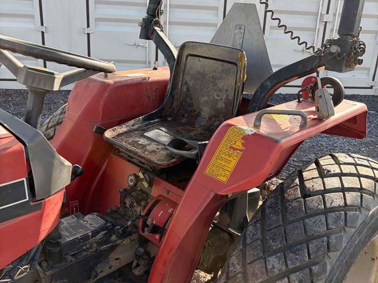 case-245-compact-tractor-image-8