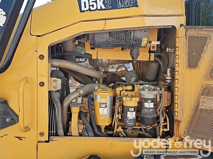 2016-caterpillar-d5k2-lgp-image-18