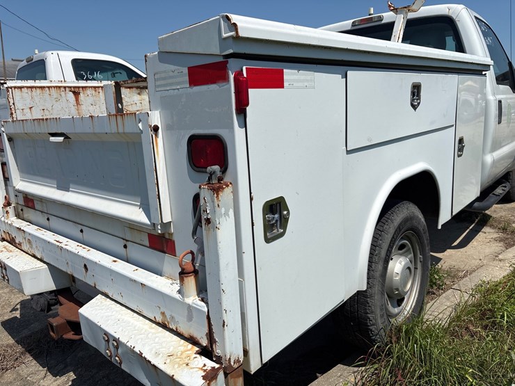 #43-•-2012-ford-3/4-ton-service-body-truck-image-6