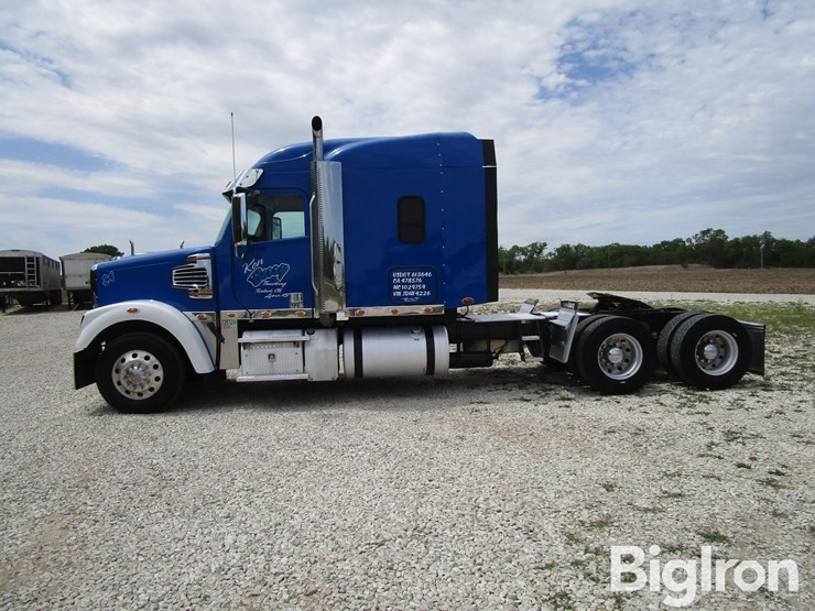2018-freightliner-122sd-image-8