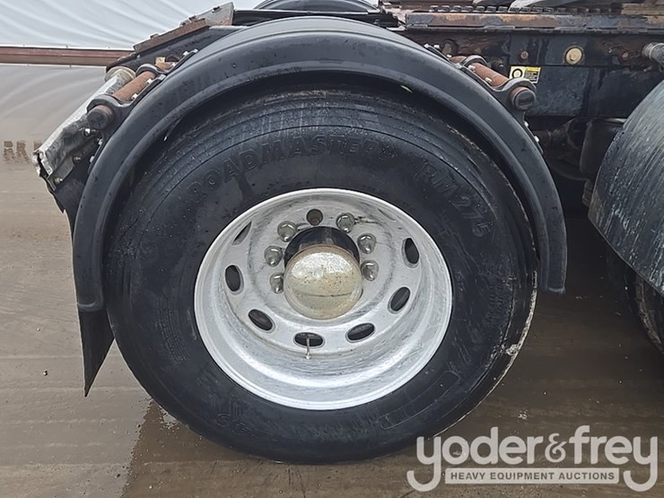 2007-peterbilt-379-image-16