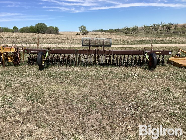 john-deere-400-image-2