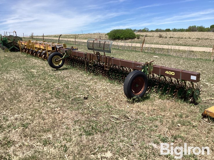 john-deere-400-image-1