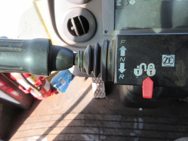 2006-deere-644j-image-13