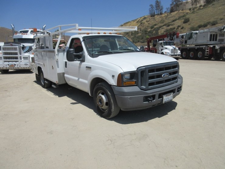 2006-ford-f350-xl-image-2