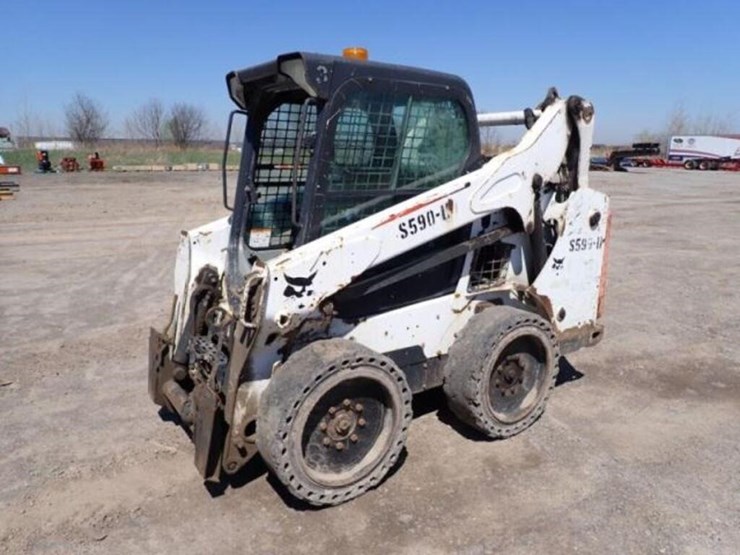 2014-bobcat-s590-image-1