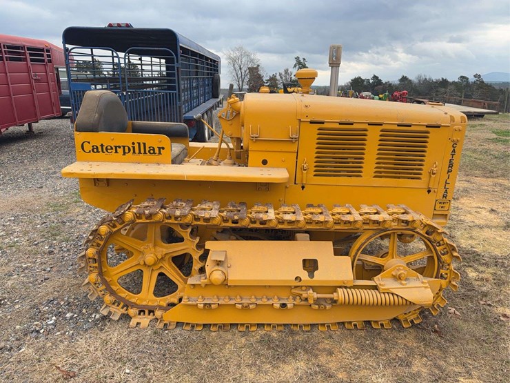 caterpillar-twenty-two-image-6