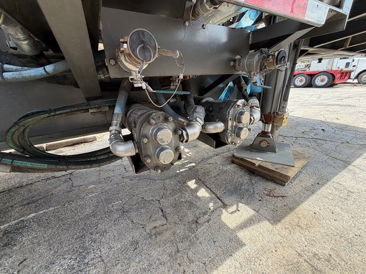 2014-caterpillar-c13-image-10
