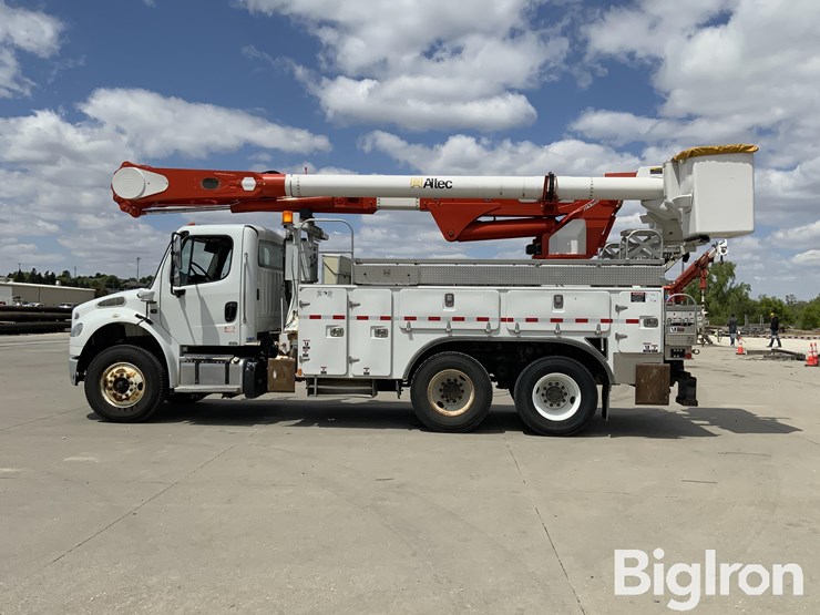 2016-freightliner-m2-106-image-8
