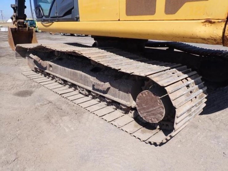 2017-deere-250g-lc-image-47