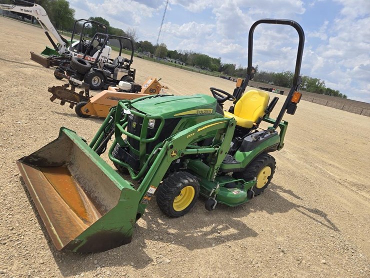 2018-john-deere-1025r-image-3