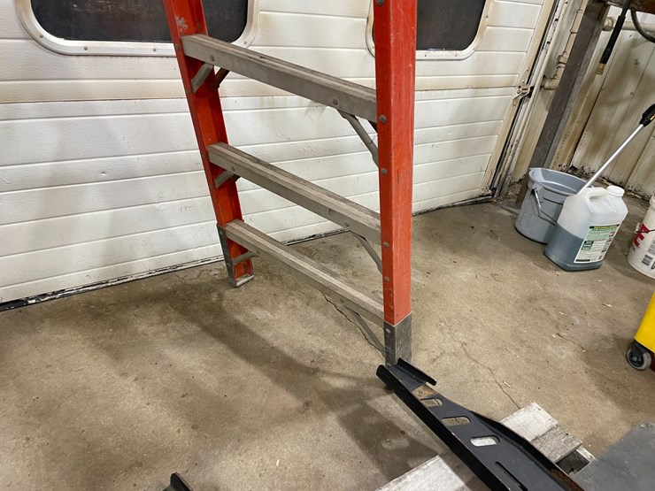 #4586-•-fiberglass-step-ladder-image-5