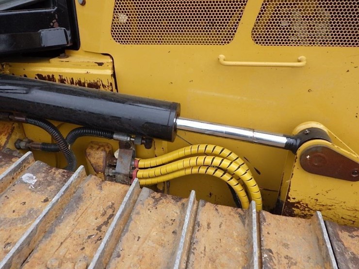 2015-caterpillar-d4k2-lgp-image-21