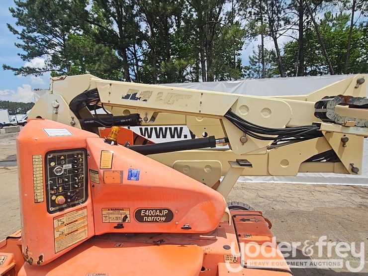 2011-jlg-e400ajpn-image-25