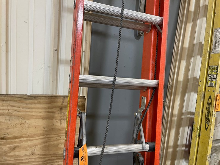 #4582-•-louisville-fiberglass-extension-ladder-image-3