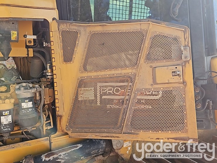 2016-caterpillar-d5k2-lgp-image-19