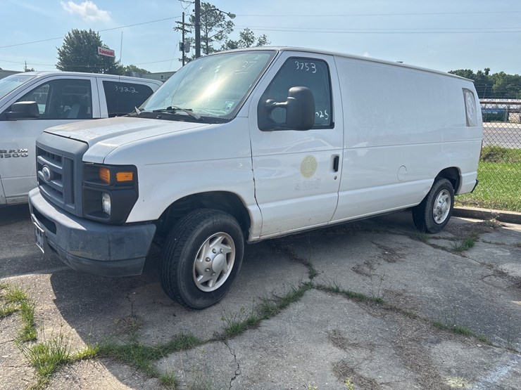 2014-ford-e150-image-1