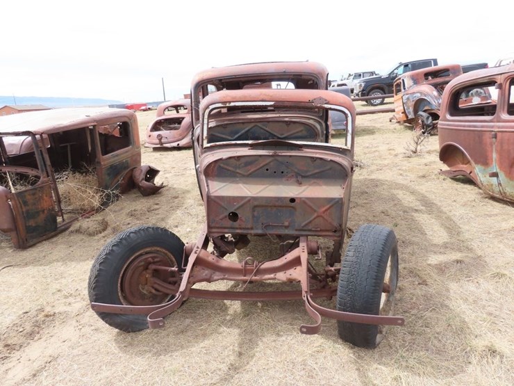 1934-ford-2dr-sedans-for-project,-rod-or-parts-image-2