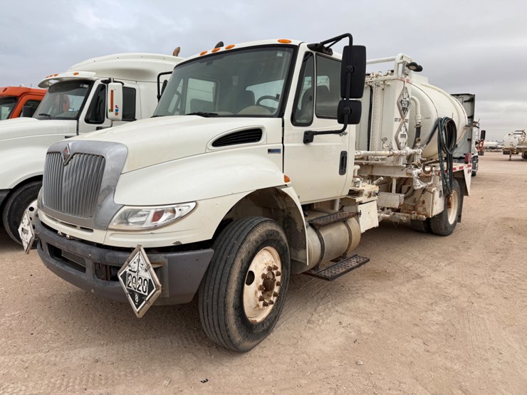 2013-international-durastar-4300-image-1