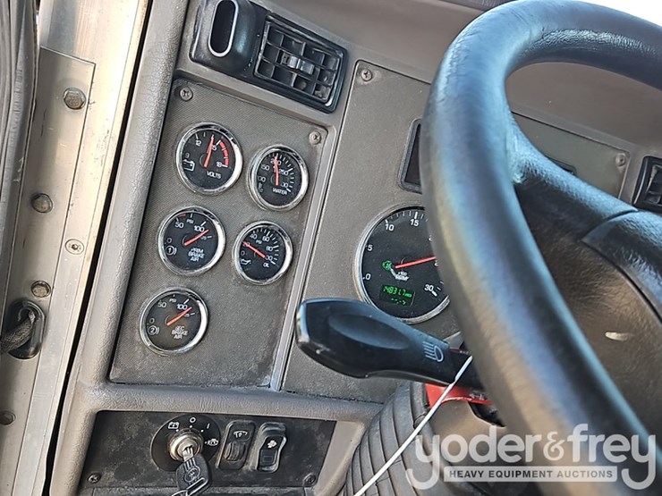 2016-kenworth-t300-image-29