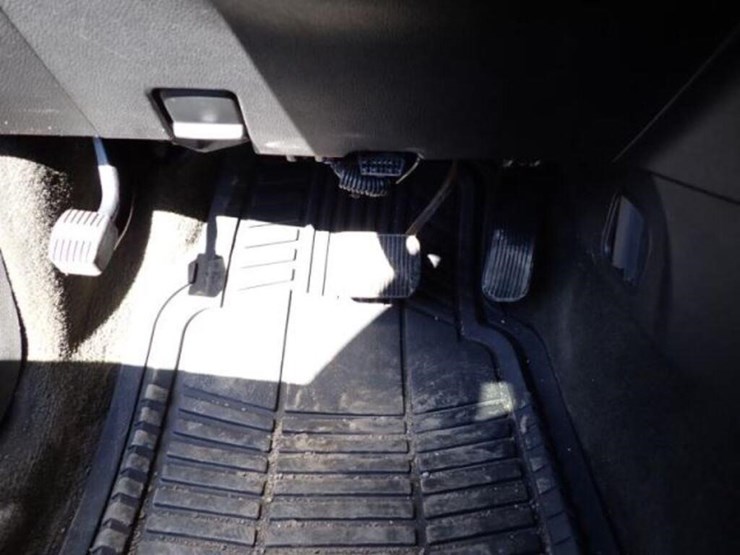 2014-ford-explorer-xlt-image-14
