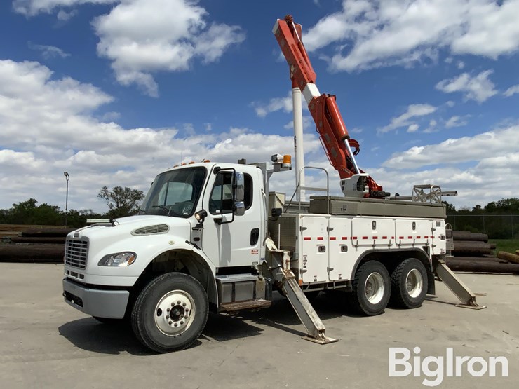 2015-freightliner-m2-106-image-9