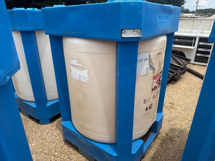 #1656-•-275-gallon-plastic-storage-oil-tank-image-2