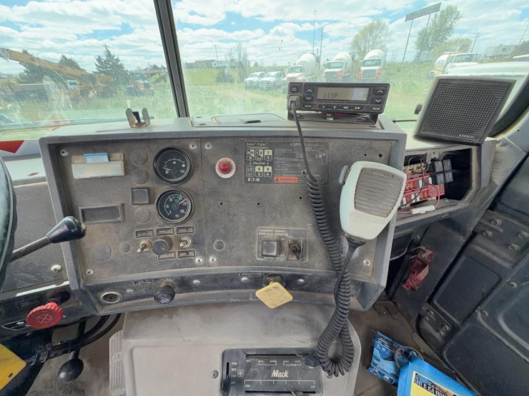 1996-mack-rd688c-cement-truck-image-74