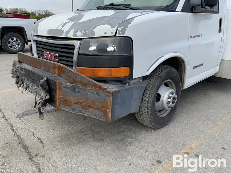 2003-gmc-3500-image-12